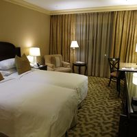 ベッドに高さがあります　お部屋の広さは普通です