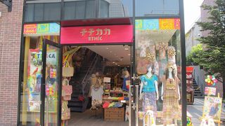 エスニックな服、グッズがたくさんありました。