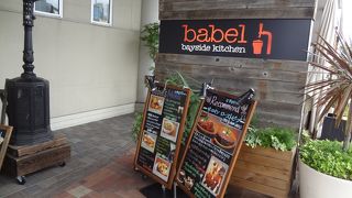 オープンエリアのテラス席