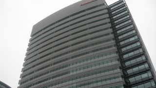 吹き抜けで開放的