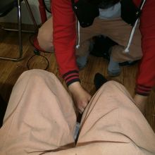 衣裳部屋にて色々とスタッフさんが手伝って下さいます。