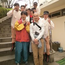 スタッフさんです。皆さん明るい方たちです。