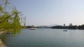 大きな池がドーン