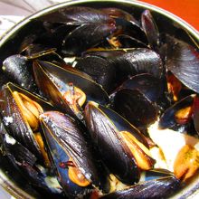 LEON名物ムール貝バター蒸し！