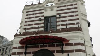 外灘公園に建つ一風変わった建物