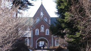 厳格な雰囲気の修道院