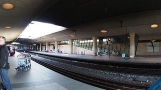 空港から中央駅まで近い