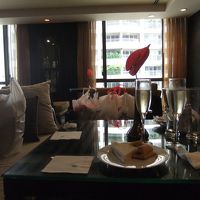 ラウンジで何杯も飲んだスパークリングワイン