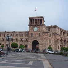 広場にある時計台