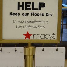 お買いまわり用の傘袋がありました。