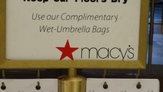 若者に人気のあるデパートです。