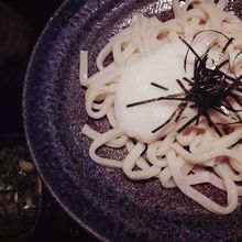 山かけうどん　量は少なめ