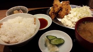 ランチの牡蠣フライ定食が美味しい