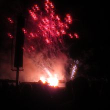 夜の花火でミッキーサングラスで写真を撮ると花火が全部ミッキー