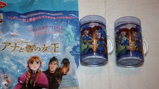 若いお客さんでにぎわっています