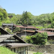 巡礼道に寄り添う赤沢宿の風景