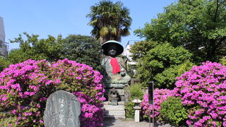 江戸六地蔵第５番・地蔵菩薩座像が安置されている