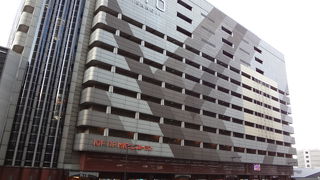 あべのハルカスの真向かいです