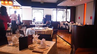 シンガポールを一望できる高層ビル60Fのレストラン