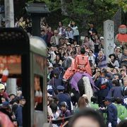 桜は散り加減だが、町は大盛り上がり