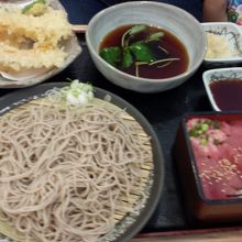 天婦羅も大ぶりで、美味しかったです。