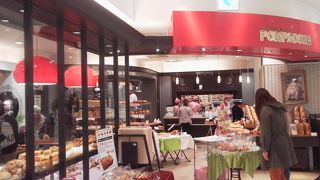 駅前地下にあるベーカリー屋さん「ポンパドウル 調布パルコ店」～調布～