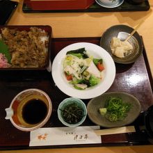 牛肉弁当です。ボリュームあります