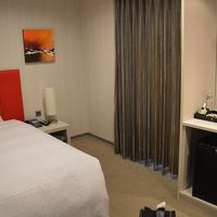 １０階シングルルーム部屋には冷蔵庫や電気ポットも用意