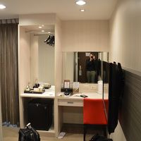 室内では有線ＬＡＮ(ケーブル付)が使えます