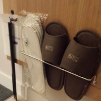 スリッパはハンガーの下部に。スペースの有効活用です。