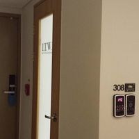 壁に照明・エアコンの操作パネル(韓国語表記のみ）