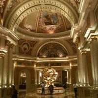 今年はパラッツォへ。でもフロントはベネチアンと一緒。