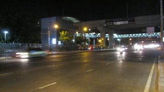 滞在先ホテルによってはこの駅で降車すると便利