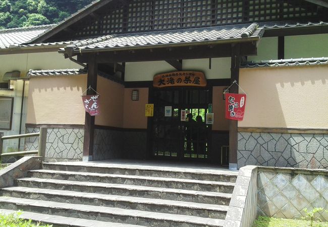 夏の風物　ソーメン流しを頂こう大滝の茶屋へ　　※鹿児島県錦江町