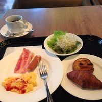 ビュッフェスタイルの朝食。満足。