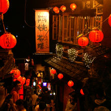 赤提灯はどうしてこうも感傷な気分に訴えるのか不思議