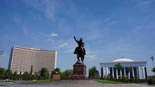 だだっ広い広場