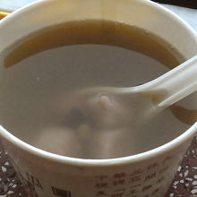 こんな風にしるこがなみなみと入っています。お腹は膨れます