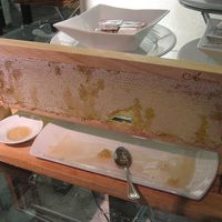 巣蜜ごと置いてあり驚き！