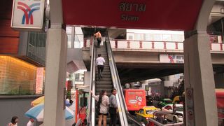 ＢＴＳでは珍しい島式ホーム