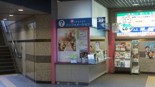 バスセンターにやって来た観光客