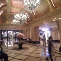 ロビーです。ベルボーイは親切です。