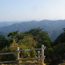 奥多摩の山々が見えます