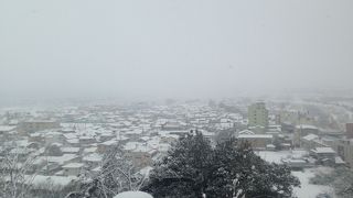 山にある公園。遠くまで見渡せます