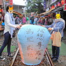 外で記念撮影。