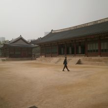 咸寧殿(ハンニョンジョン)です。