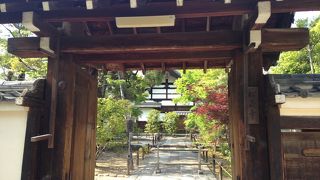 天龍寺の参道沿いにあります!!