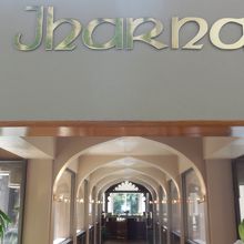 ホテルからの入り口