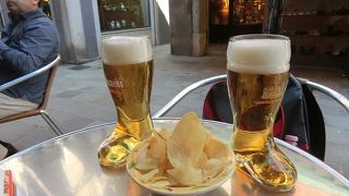 喉が渇いたのでビールを飲んだ、安くいい店だった