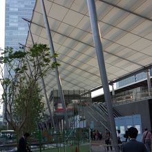 大丸前から撮影。手前グランルーフと奥にサウスタワー。